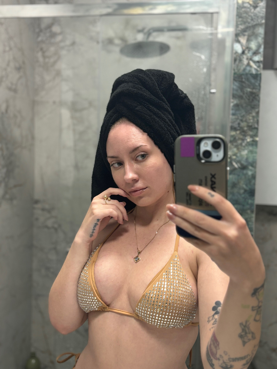 Nude girl KateV in Douala